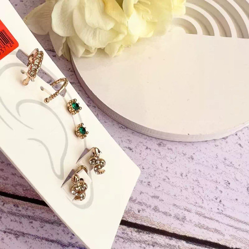 گوشواره مار مینیمال نگینی همراه با دو گل گوش سبز زمردی و ایر کاف فوق العاده شیک نگینی
