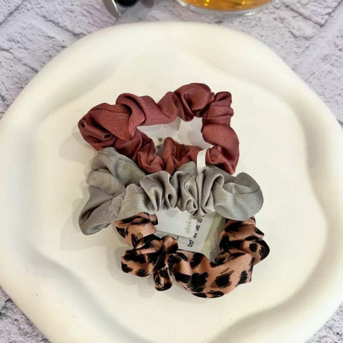 پک کش سه عددی اسکرانچی کوچک ساتنی وارداتی و با دوخت درجه یک