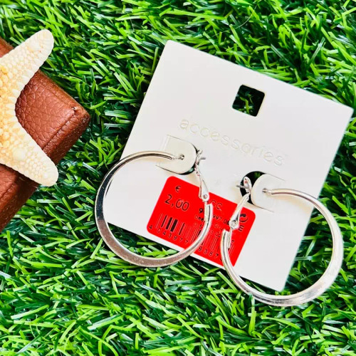 گوشواره حلقه ای نقره ای برند accessories با اشکال جزیی