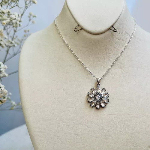 گردنبند گل نقره ای وارداتی برند accessories