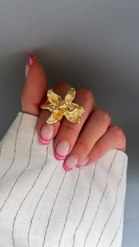 انگشتر گل وحشی برجسته طلایی انگشتر طلایی