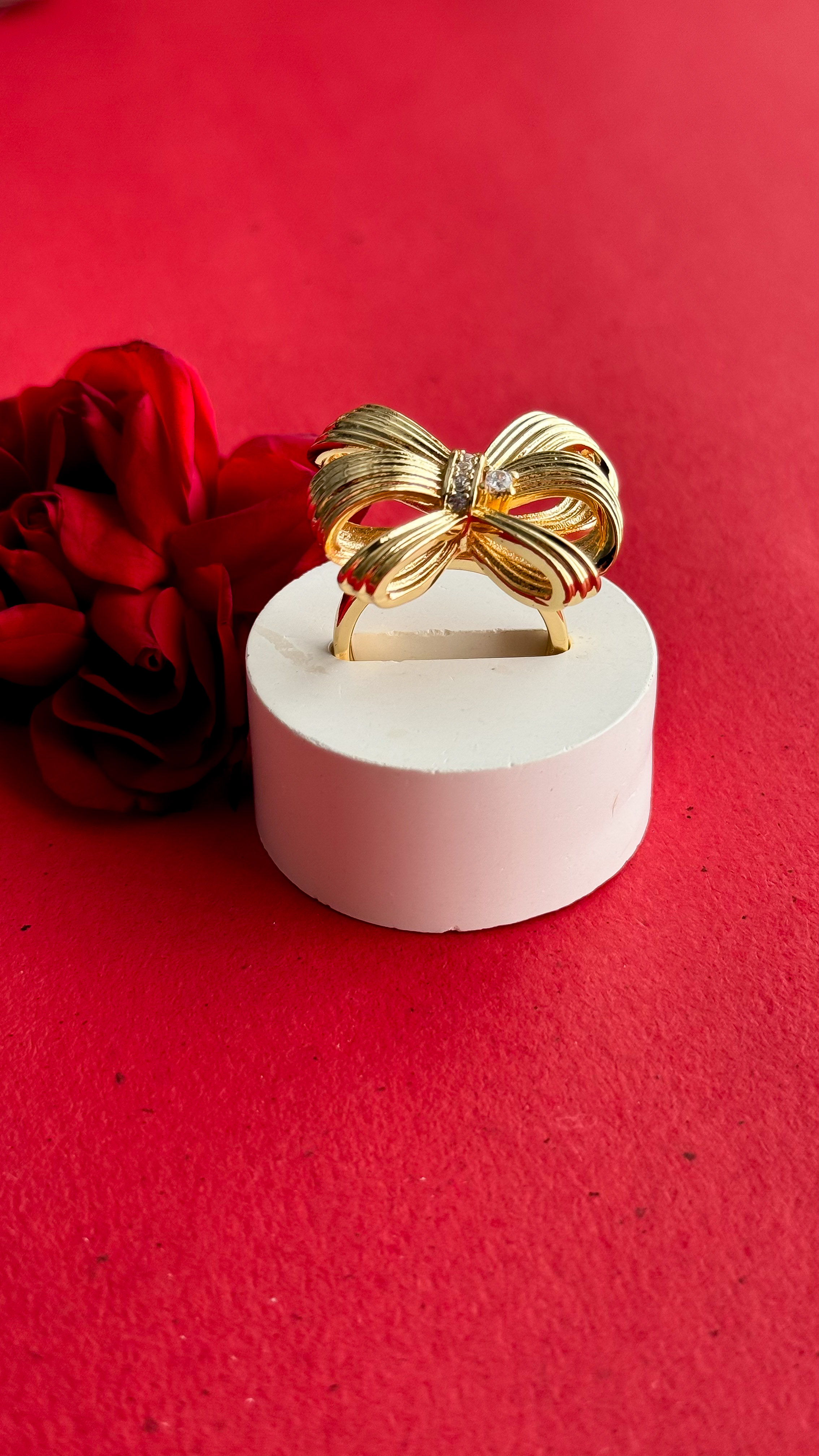 انگشتر پاپیون با رینگ چند لاین کد 12 رنگ طلایی انگشتر پاپیونی طلایی