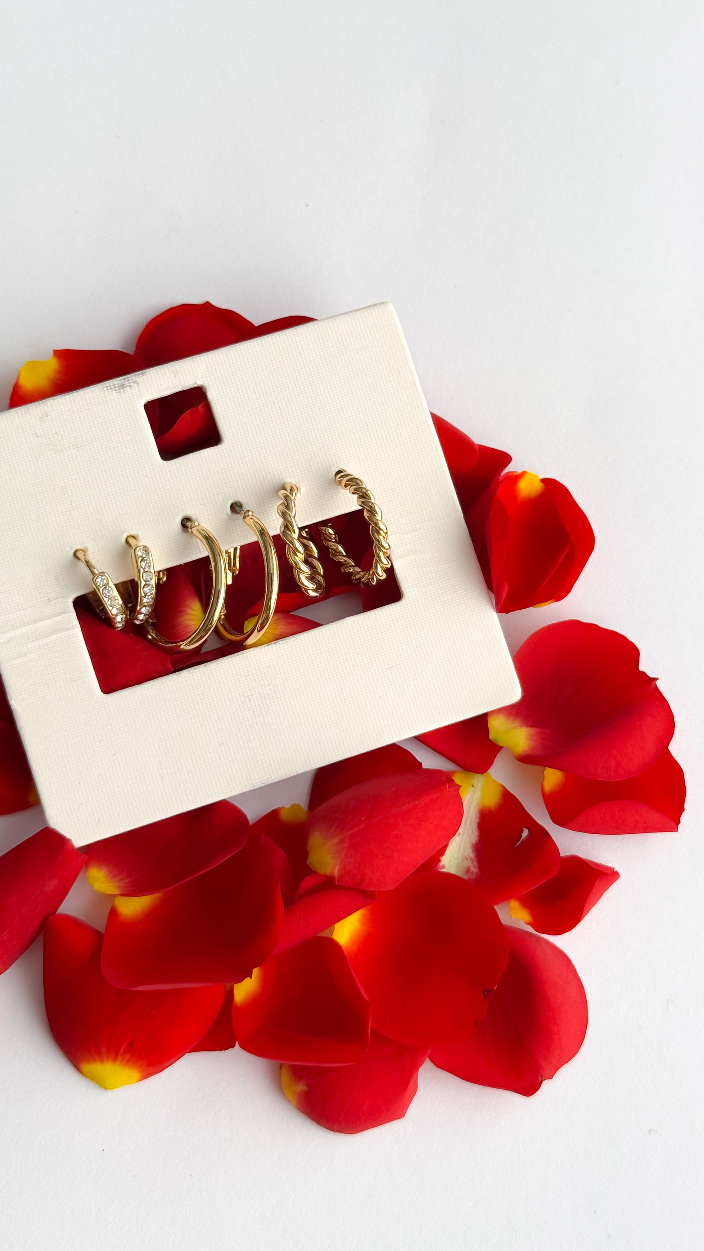 پک سه عددی گوشواره حلقه ای ساده و پیچ و نگینی گوشواره حلقه ای طلایی